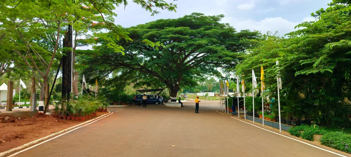 Green avenues at Vakil Metropolis